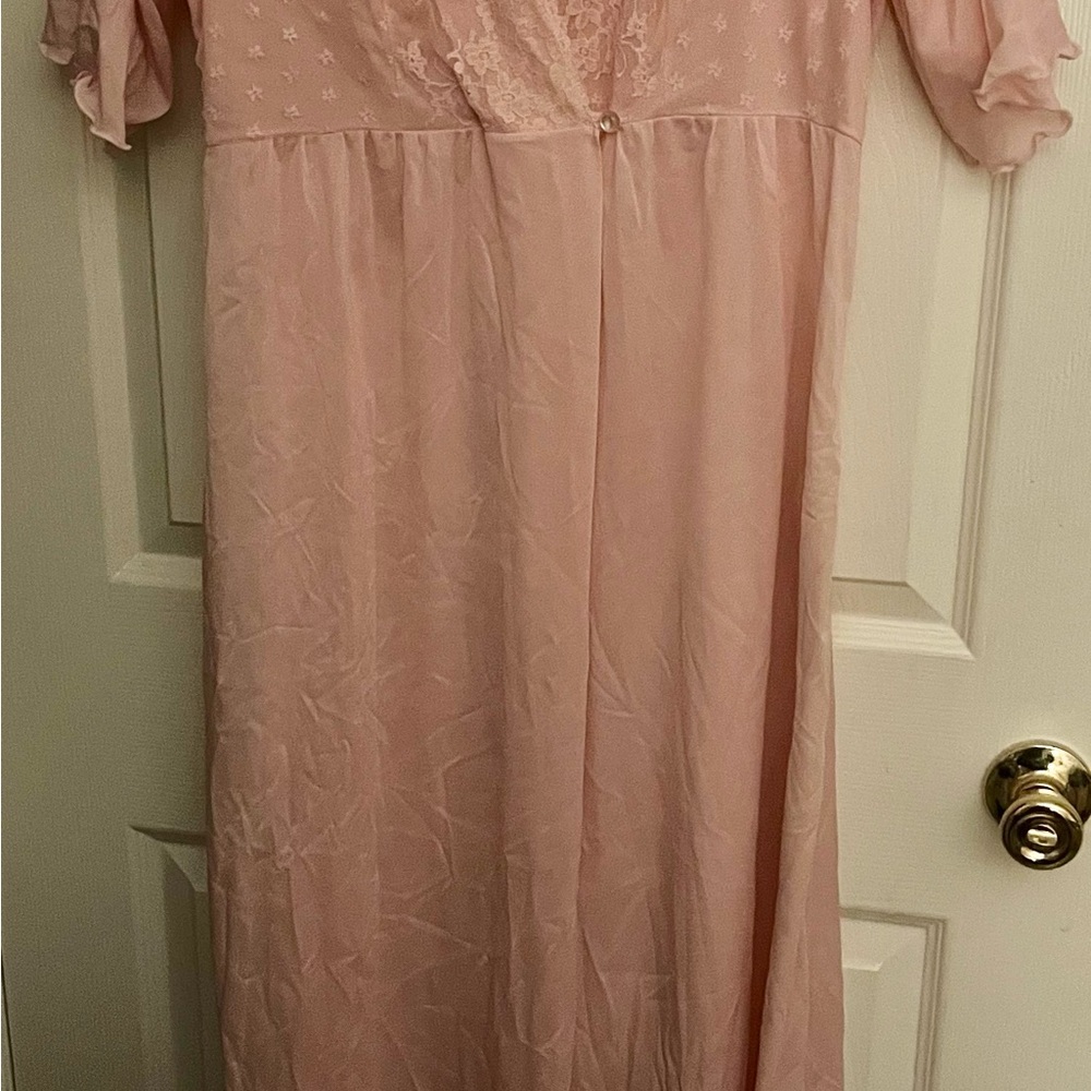 Elegant Vintage Pink Nightgown & Robe Set